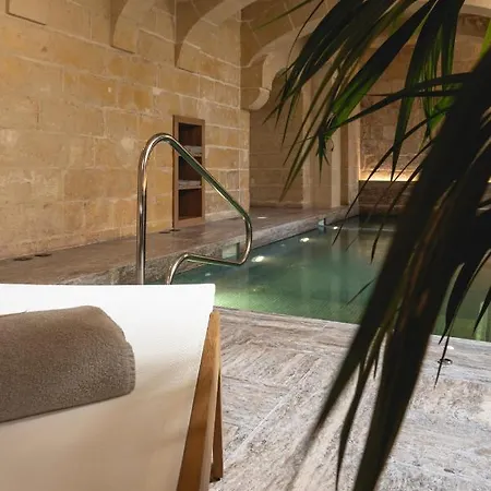 فندق Iniala Harbour House 5*