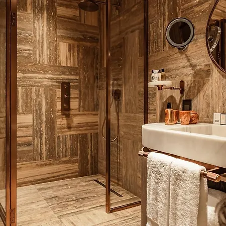 فندق Iniala Harbour House 5*