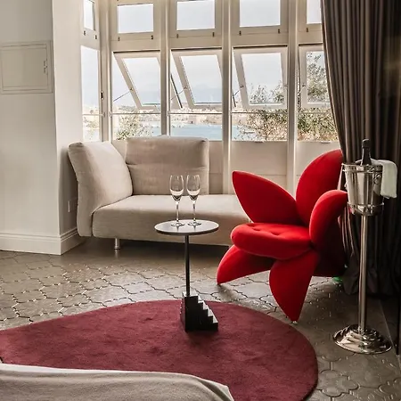 Iniala Harbour House