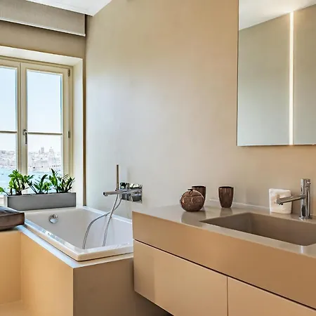 Iniala Harbour House Hotel